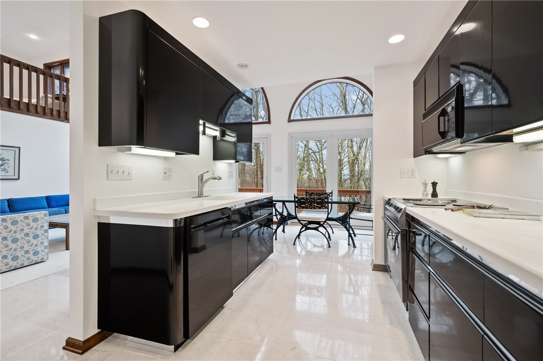 Franklin Park, Pennsylvania 15143, United States, 3 Bedrooms Bedrooms, ,3 BathroomsBathrooms,Residential,Pending,100951