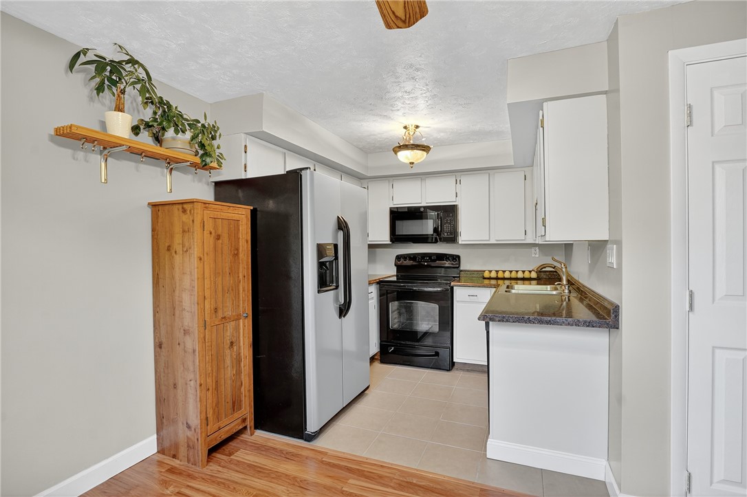 Canonsburg, Pennsylvania 15317, United States, 2 Bedrooms Bedrooms, ,2 BathroomsBathrooms,Residential,Active,192296