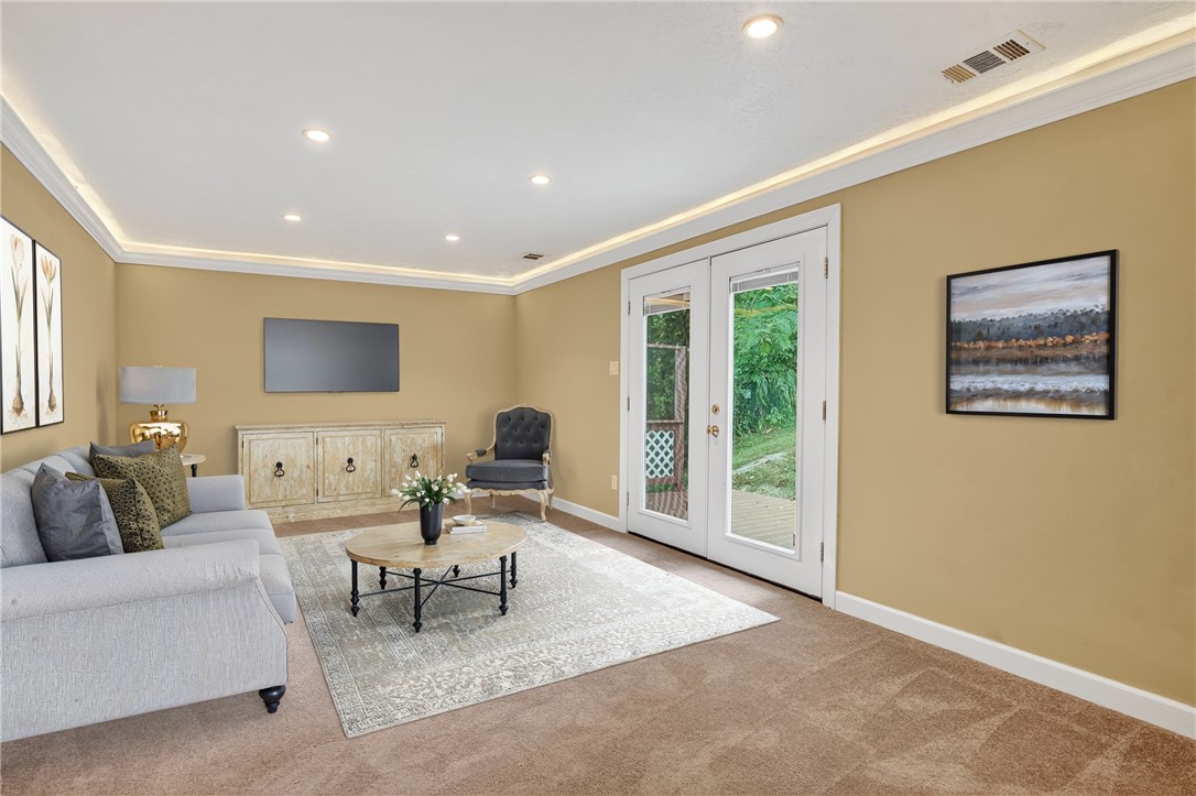 Canonsburg, Pennsylvania 15317, United States, 2 Bedrooms Bedrooms, ,2 BathroomsBathrooms,Residential,Active,192296