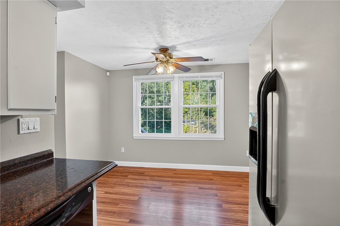 Canonsburg, Pennsylvania 15317, United States, 2 Bedrooms Bedrooms, ,2 BathroomsBathrooms,Residential,Active,192296