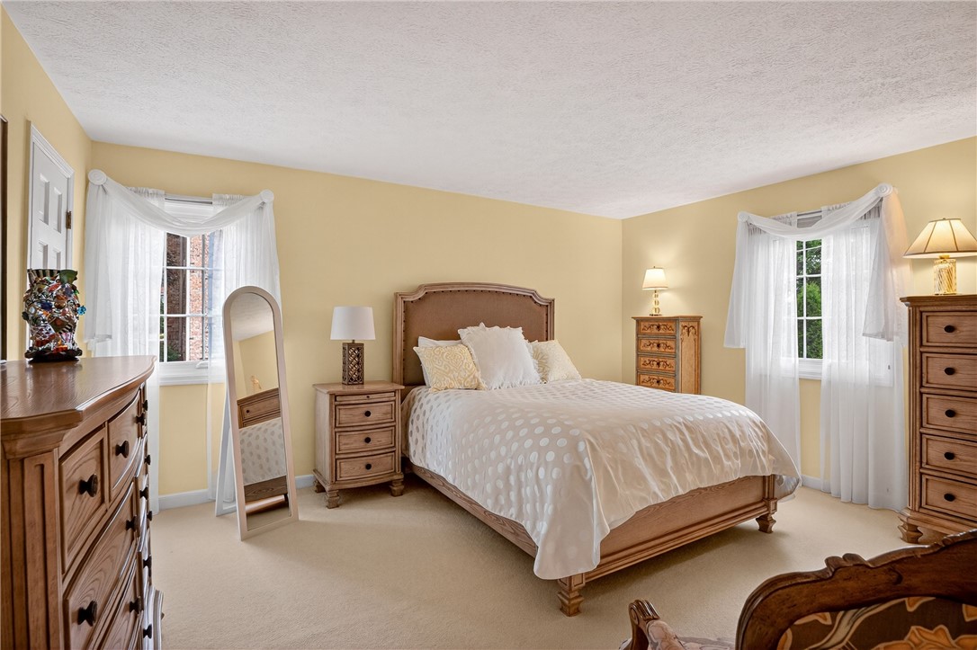 Upper St. Clair, Pennsylvania 15241, United States, 4 Bedrooms Bedrooms, ,3 BathroomsBathrooms,Residential,Pending,155013