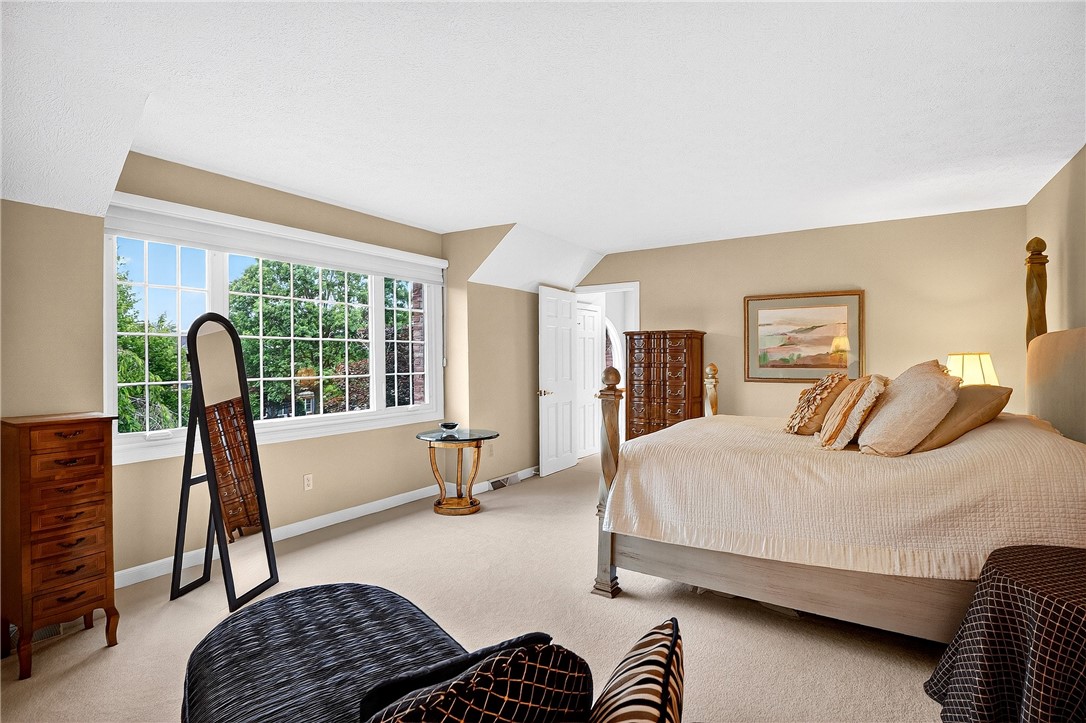 Upper St. Clair, Pennsylvania 15241, United States, 4 Bedrooms Bedrooms, ,3 BathroomsBathrooms,Residential,Pending,155013