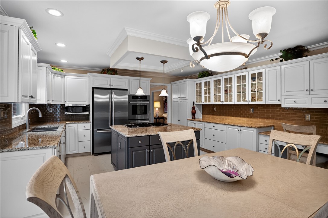 Upper St. Clair, Pennsylvania 15241, United States, 4 Bedrooms Bedrooms, ,3 BathroomsBathrooms,Residential,Pending,155013