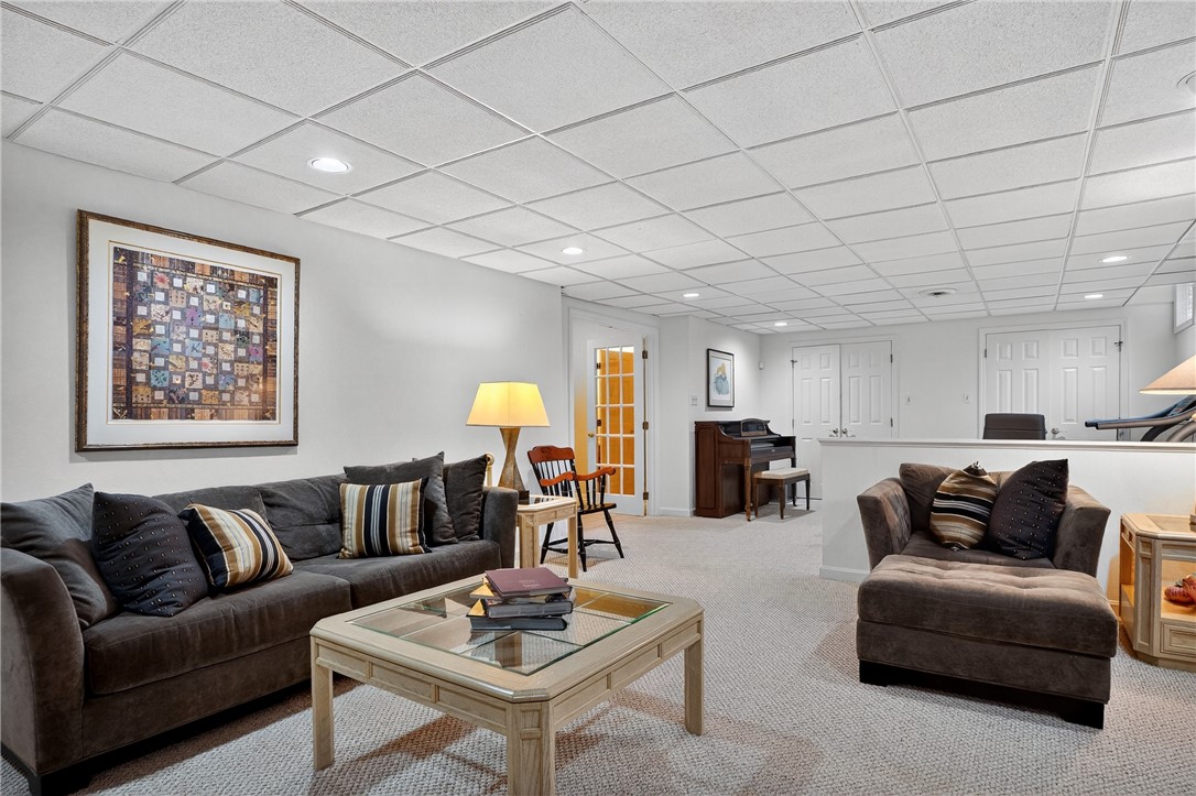 Upper St. Clair, Pennsylvania 15241, United States, 4 Bedrooms Bedrooms, ,3 BathroomsBathrooms,Residential,Pending,155013