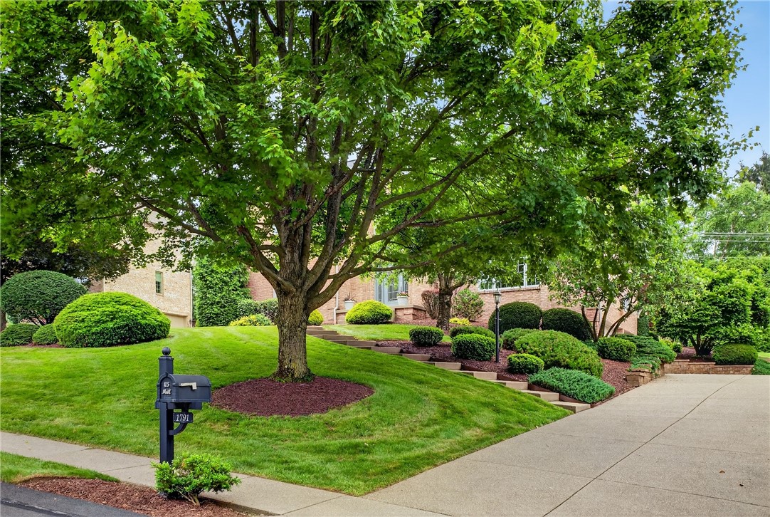 Upper St. Clair, Pennsylvania 15241, United States, 4 Bedrooms Bedrooms, ,3 BathroomsBathrooms,Residential,Pending,155013