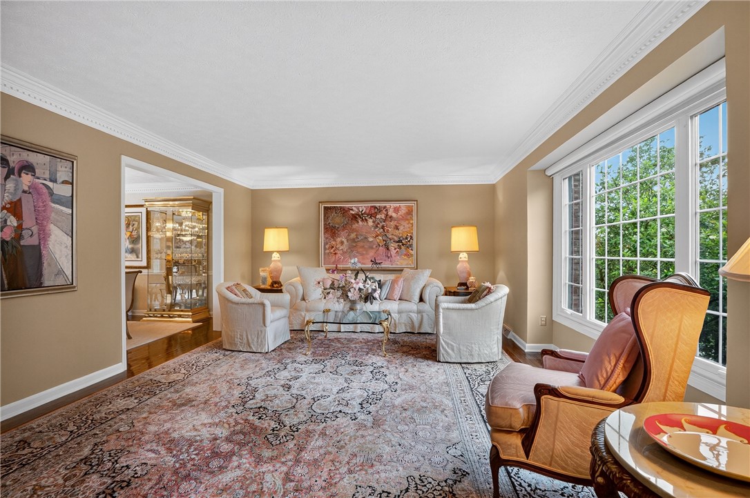 Upper St. Clair, Pennsylvania 15241, United States, 4 Bedrooms Bedrooms, ,3 BathroomsBathrooms,Residential,Pending,155013