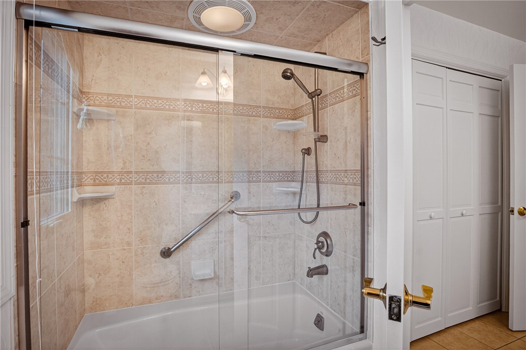 Upper St. Clair, Pennsylvania 15241, United States, 4 Bedrooms Bedrooms, ,3 BathroomsBathrooms,Residential,Pending,155013