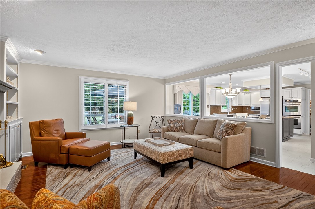 Upper St. Clair, Pennsylvania 15241, United States, 4 Bedrooms Bedrooms, ,3 BathroomsBathrooms,Residential,Pending,155013