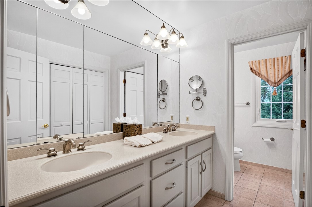 Upper St. Clair, Pennsylvania 15241, United States, 4 Bedrooms Bedrooms, ,3 BathroomsBathrooms,Residential,Pending,155013