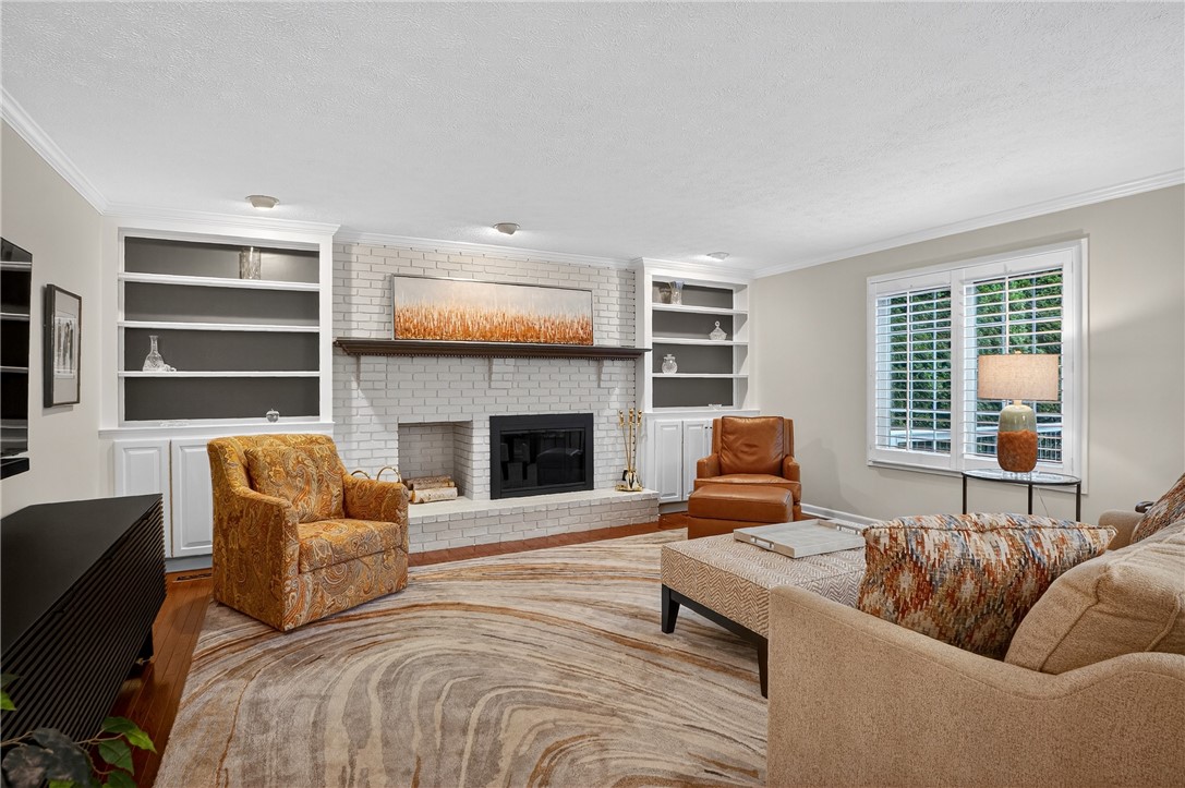 Upper St. Clair, Pennsylvania 15241, United States, 4 Bedrooms Bedrooms, ,3 BathroomsBathrooms,Residential,Pending,155013