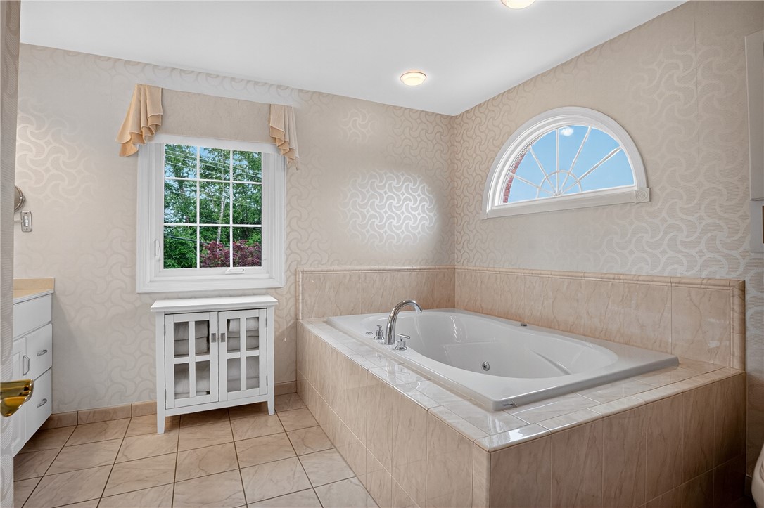 Upper St. Clair, Pennsylvania 15241, United States, 4 Bedrooms Bedrooms, ,3 BathroomsBathrooms,Residential,Pending,155013