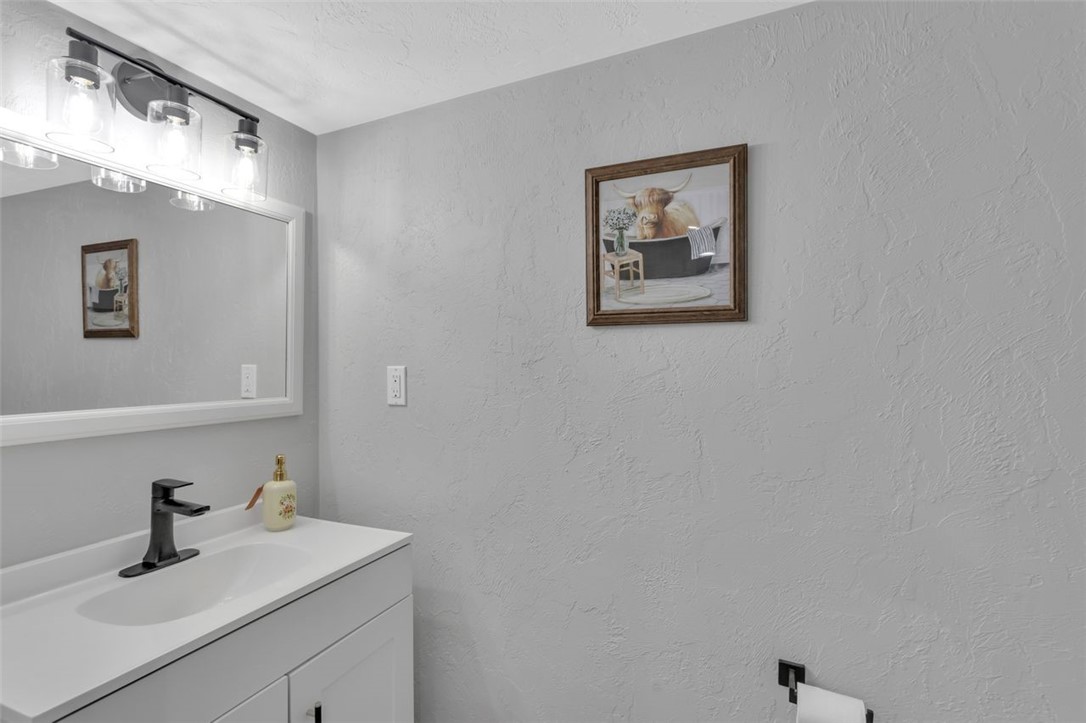418 Mary St St, Jeannette, Pennsylvania image 17