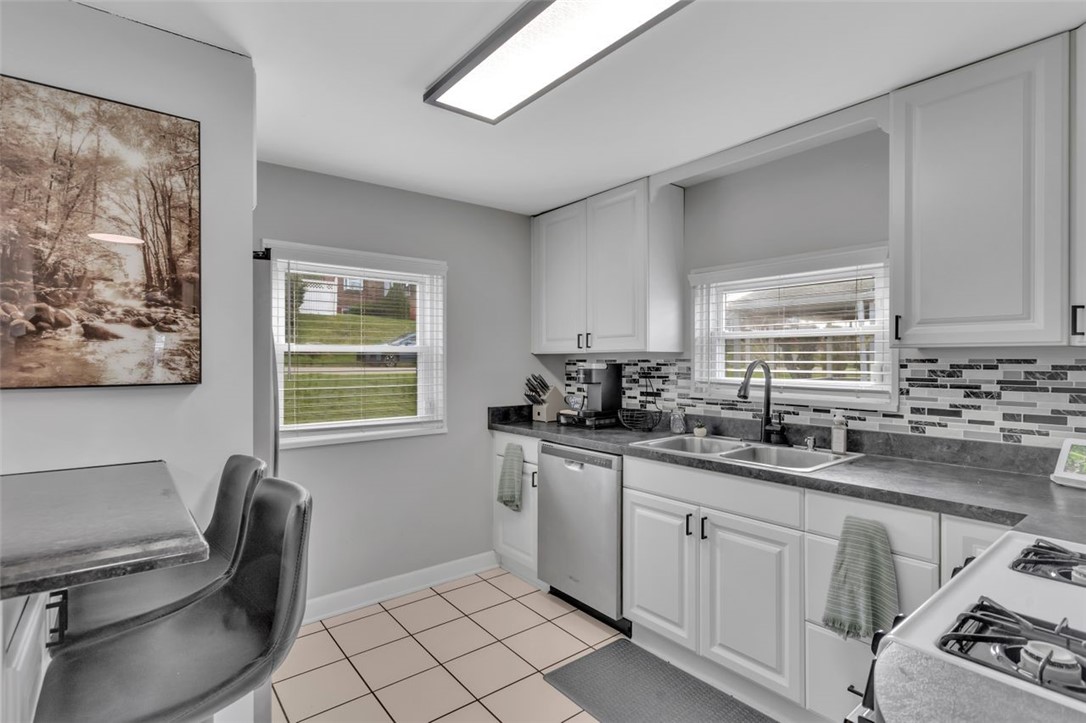 418 Mary St St, Jeannette, Pennsylvania image 6