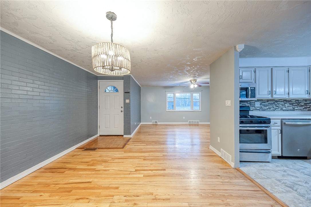 Plum Boro, Pennsylvania 15239, United States, 3 Bedrooms Bedrooms, ,3 BathroomsBathrooms,Residential,Pending,10295