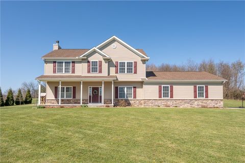 Photo of 155 Fairview Ln, Derry, PA 15627 (MLS # 1748260)