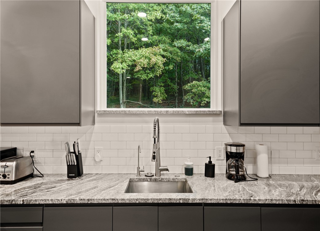 Upper Turkeyfoot Twp, Pennsylvania 15551, United States, 4 Bedrooms Bedrooms, ,3 BathroomsBathrooms,Residential,Active,202179