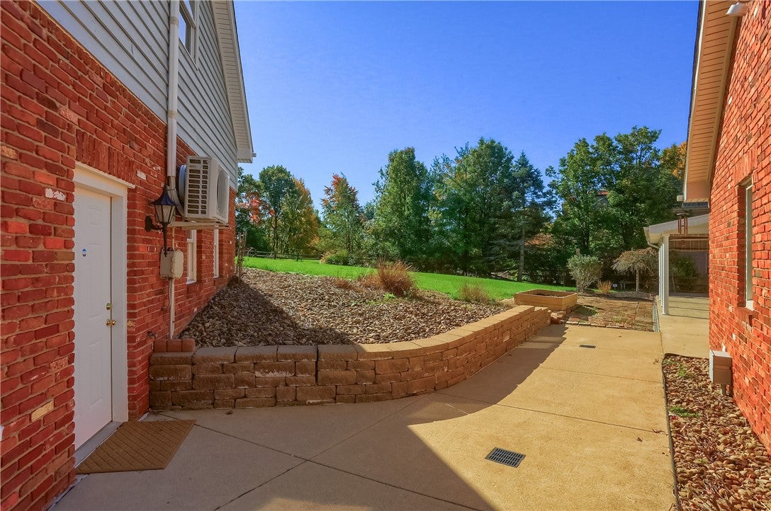 121 Northbrook Drive