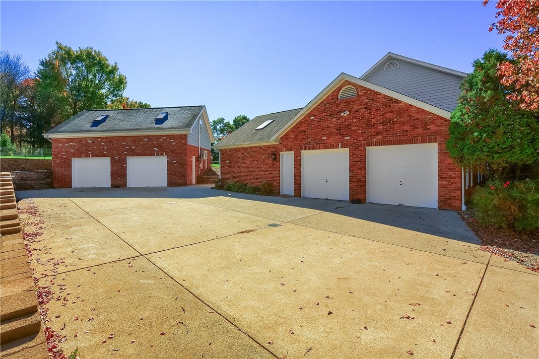 121 Northbrook Drive