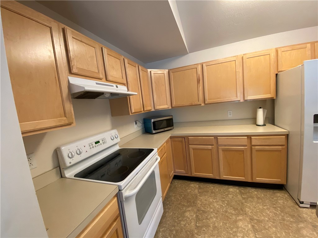 350 Hidden Ridge Court Ct #302, South Park, Pennsylvania image 8