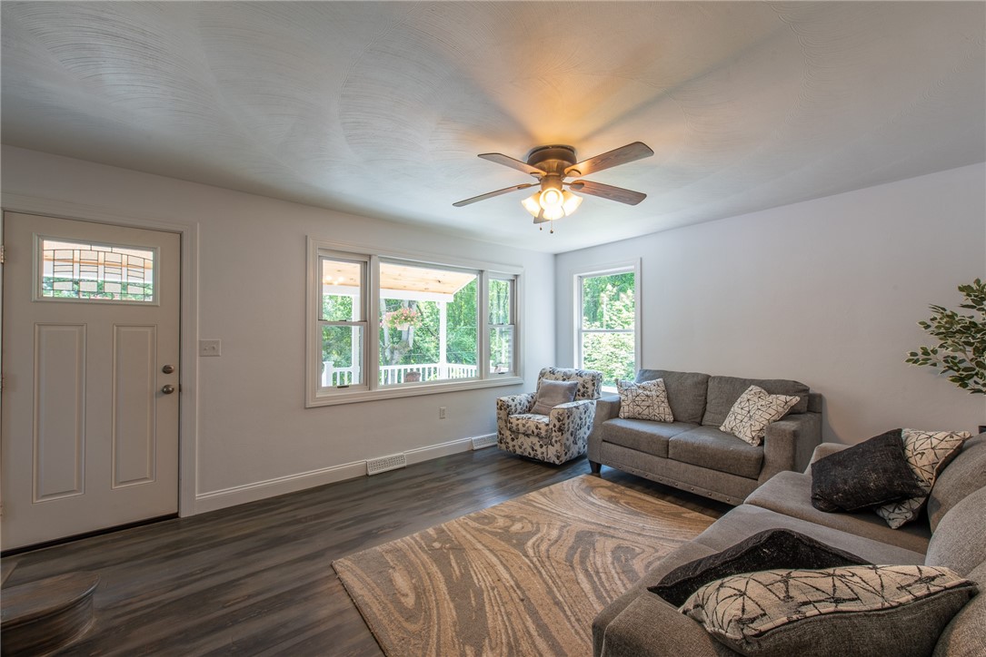 Kiskiminetas Twp, Pennsylvania 15686, United States, 3 Bedrooms Bedrooms, ,3 BathroomsBathrooms,Residential,Pending,145929