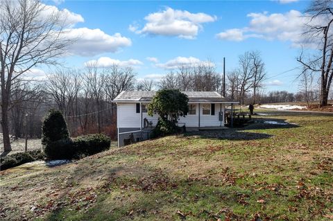 Photo of 325 E Brewster Rd, Butler, PA 16001 (MLS # 1735202)