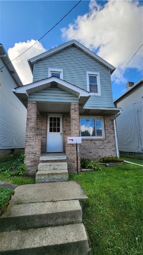 Photo of 431 Longfellow St, Vandergrift, PA 15690 (MLS # 1725151)