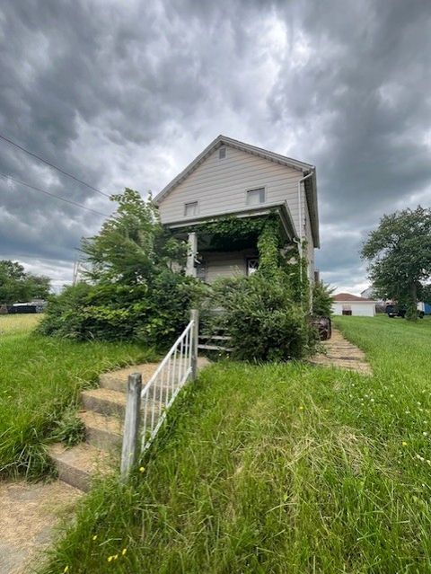 Single Family Residence in Farrell PA 641 Fruit Avenue Ave.jpg