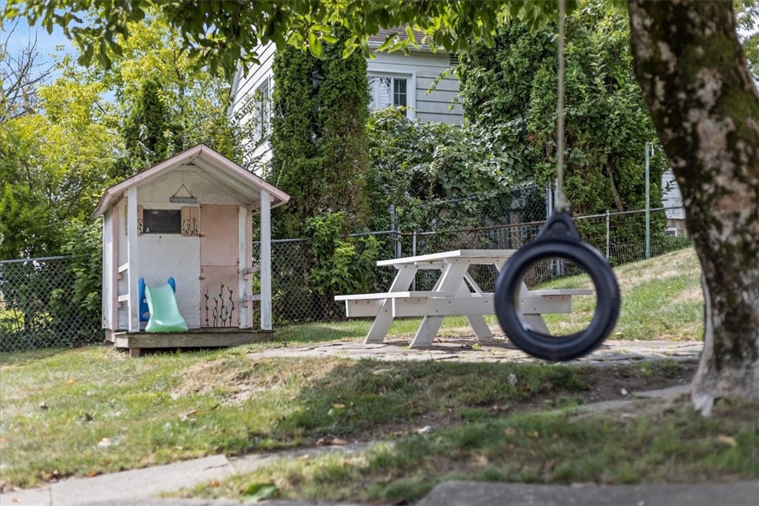 Lincoln Place, Pennsylvania 15207, United States, 3 Bedrooms Bedrooms, ,2 BathroomsBathrooms,Residential,Contingent,48230