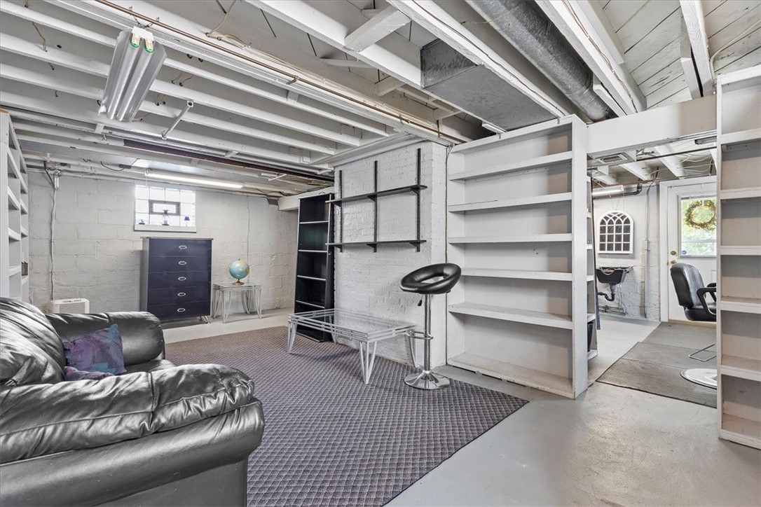 Lincoln Place, Pennsylvania 15207, United States, 3 Bedrooms Bedrooms, ,2 BathroomsBathrooms,Residential,Contingent,48230