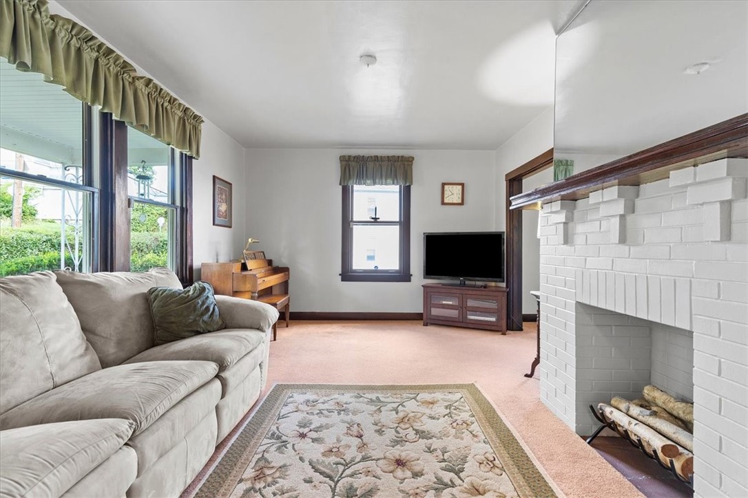 Lincoln Place, Pennsylvania 15207, United States, 3 Bedrooms Bedrooms, ,2 BathroomsBathrooms,Residential,Contingent,48230