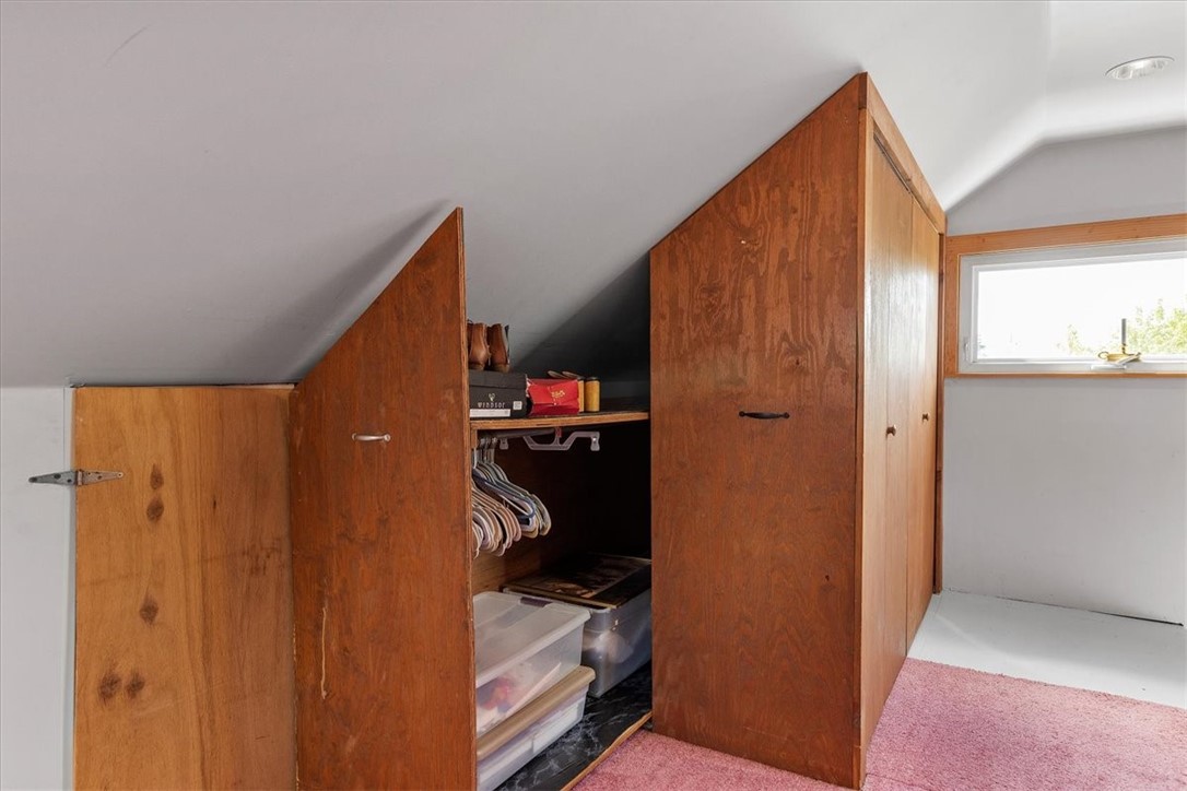 Lincoln Place, Pennsylvania 15207, United States, 3 Bedrooms Bedrooms, ,2 BathroomsBathrooms,Residential,Contingent,48230