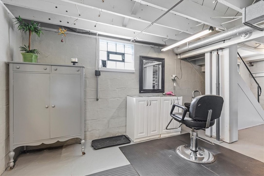 Lincoln Place, Pennsylvania 15207, United States, 3 Bedrooms Bedrooms, ,2 BathroomsBathrooms,Residential,Contingent,48230