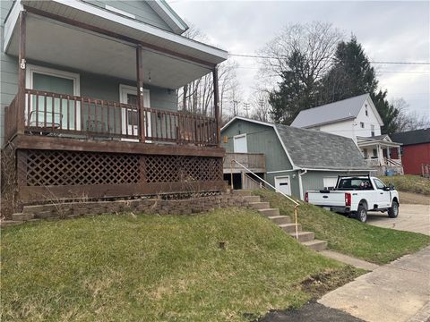 Photo of 934 N Broad St, Ridgway, PA 15853 (MLS # 1747113)