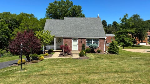 Homes For Sale - 419 Parkridge Drive<br/> Bethel Park, PA 15102