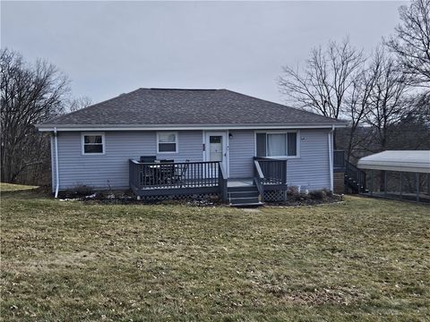 Photo of 302 Wylie Ave, Houston, PA 15342 (MLS # 1740392)