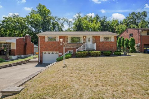 Photo of 517 Dunn Dr, Pittsburgh, PA 15227 (MLS # 1741708)