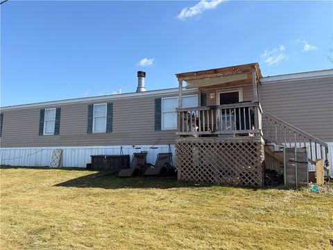 Photo of 516 Hill St, Mount Pleasant, PA 15666 (MLS # 1741938)