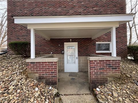 Photo of 1195 Lynn St #6, Aliquippa, PA 15001 (MLS # 1745461)