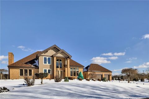 Photo of 204 S Links Ave, Butler, PA 16001 (MLS # 1737473)