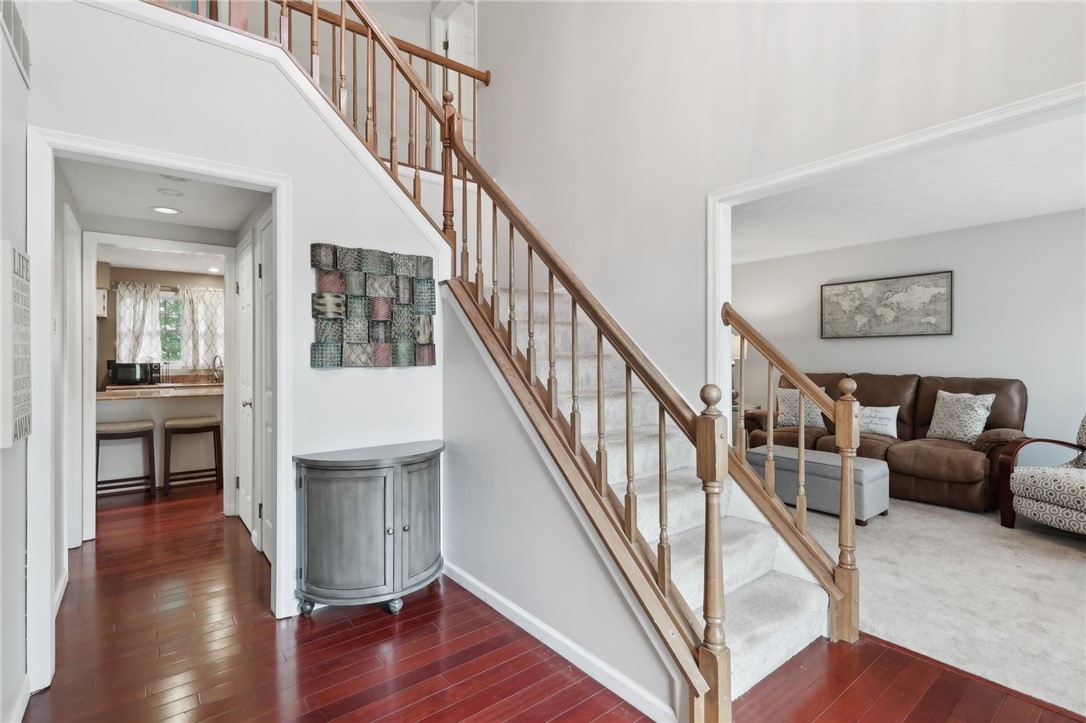 1607 Green View Ct