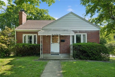 Photo of 579 Oxford Blvd, Pittsburgh, PA 15243 (MLS # 1755399)