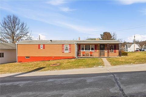 Photo of 401 Jennings Ave, Scottdale, PA 15683 (MLS # 1737826)