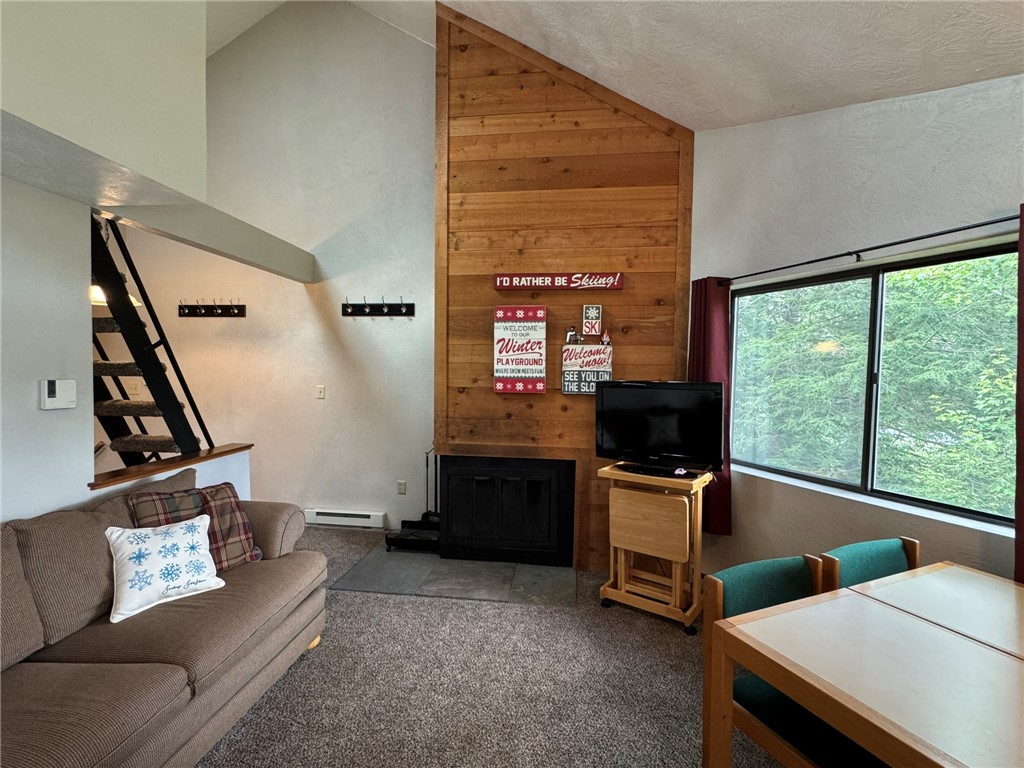 1206 Forbes Lane