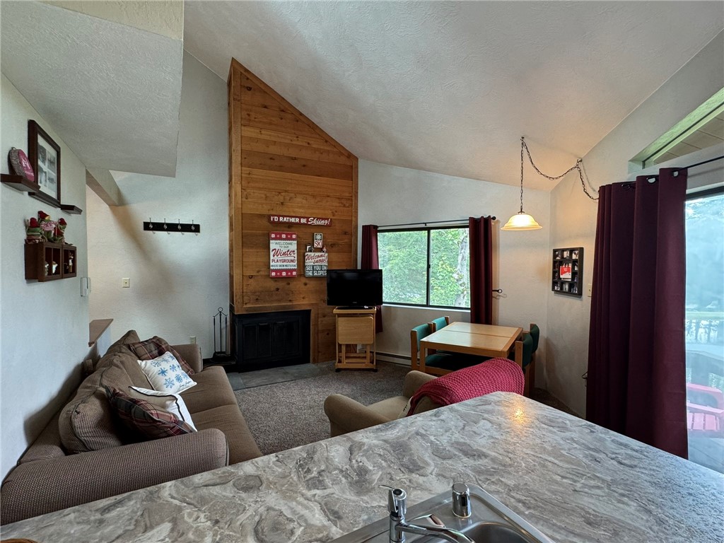 1206 Forbes Lane