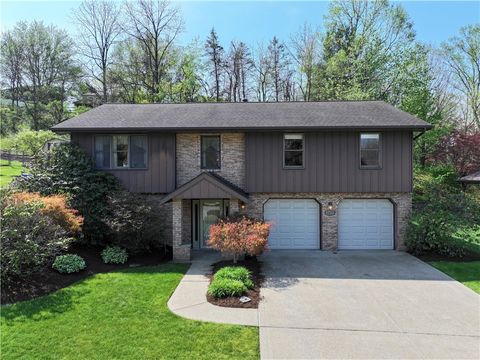 Photo of 1479 Greendale Dr, Pittsburgh, PA 15239 (MLS # 1750546)