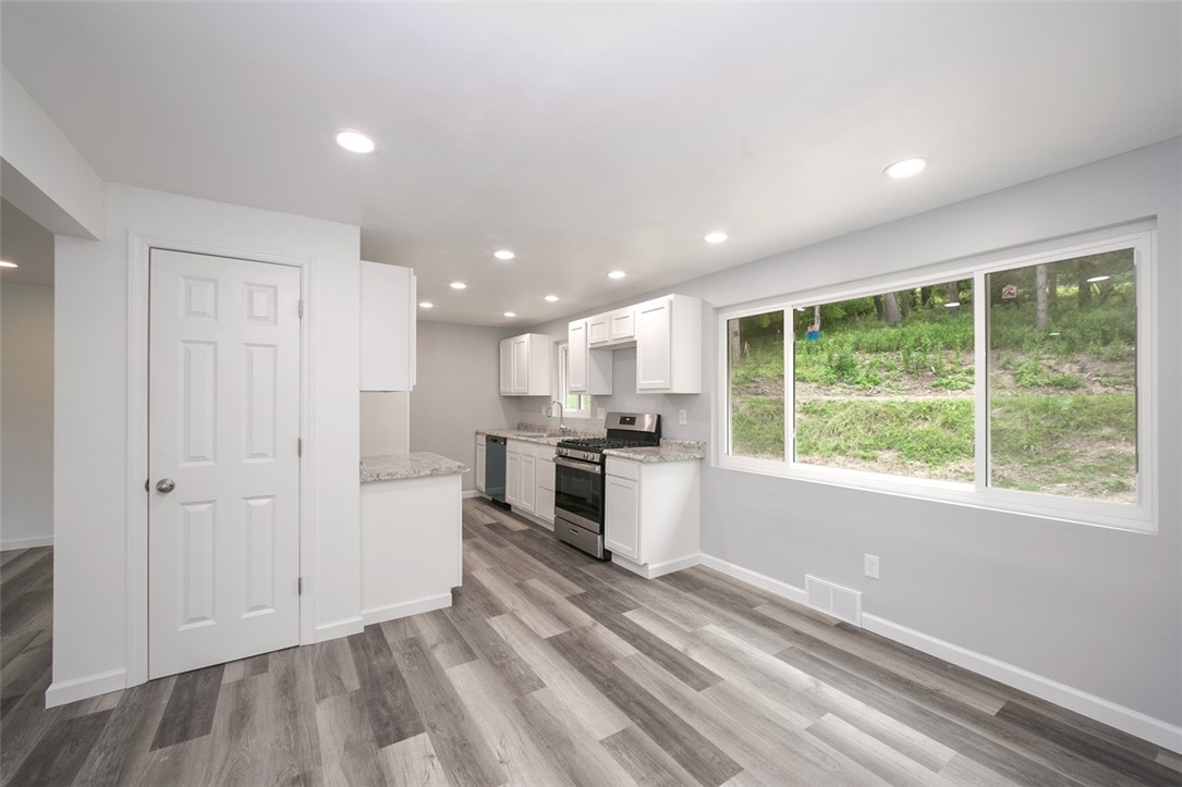 North Huntingdon, Pennsylvania 15642, United States, 3 Bedrooms Bedrooms, ,2 BathroomsBathrooms,Residential,Contingent,46272