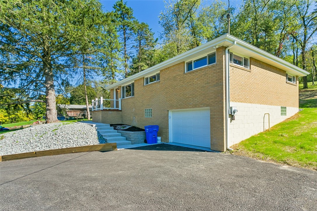 North Huntingdon, Pennsylvania 15642, United States, 3 Bedrooms Bedrooms, ,2 BathroomsBathrooms,Residential,Contingent,46272