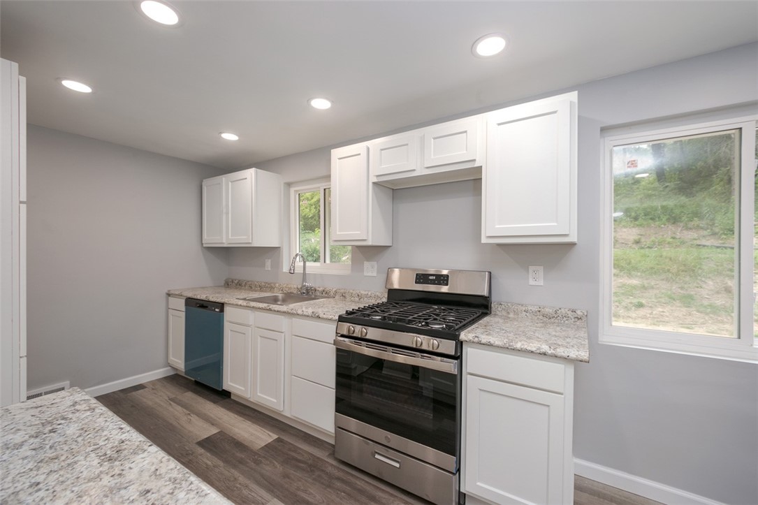 North Huntingdon, Pennsylvania 15642, United States, 3 Bedrooms Bedrooms, ,2 BathroomsBathrooms,Residential,Contingent,46272