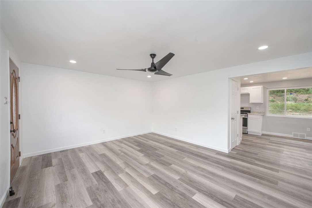 North Huntingdon, Pennsylvania 15642, United States, 3 Bedrooms Bedrooms, ,2 BathroomsBathrooms,Residential,Contingent,46272