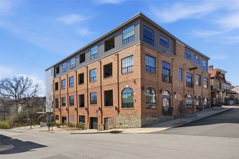 Photo of 622 Gross St #306, Pittsburgh, PA 15224 (MLS # 1748262)